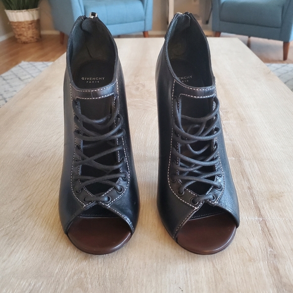 Givenchy Lace Up / Gladiator Heels - Picture 3 of 9